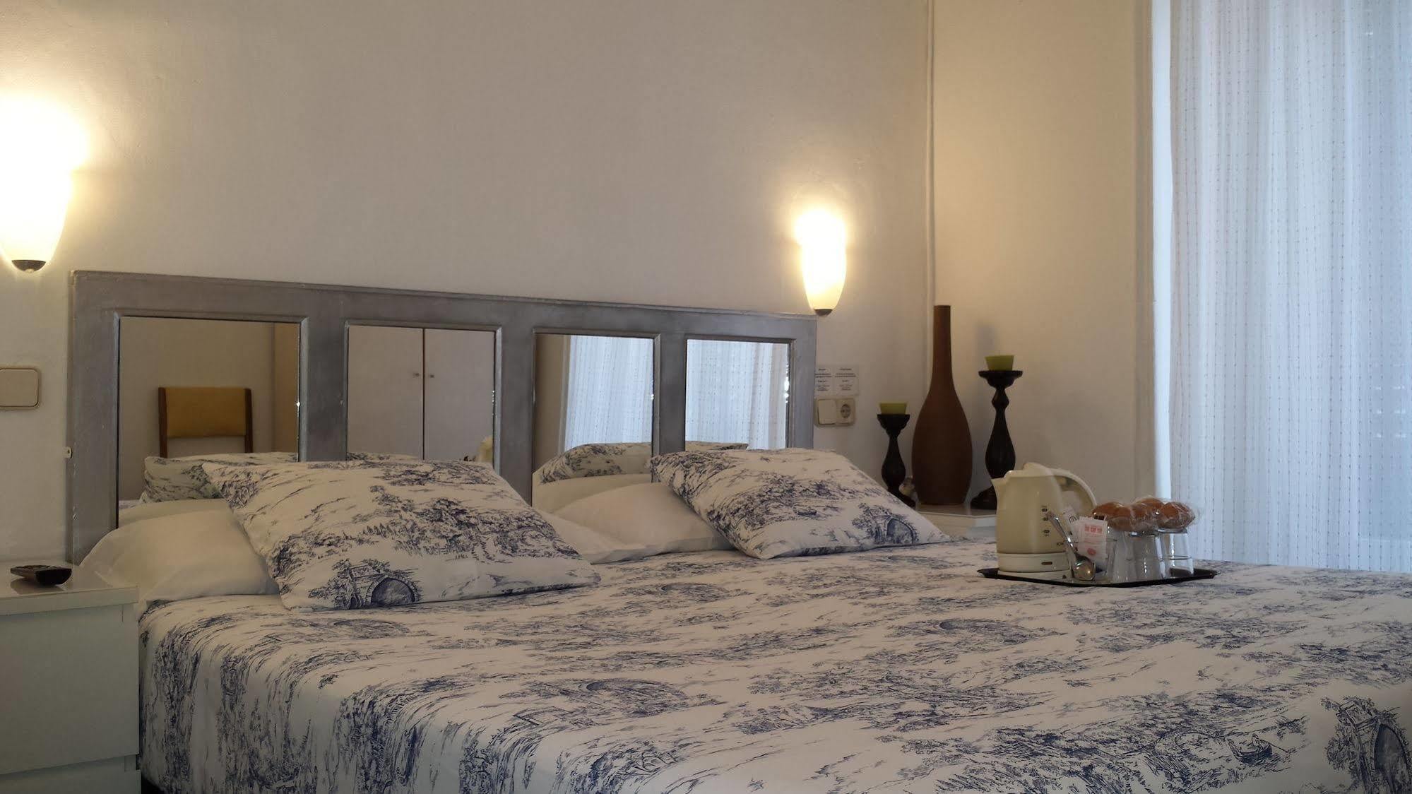 Hostal Casa Chueca Madrid Exteriör bild