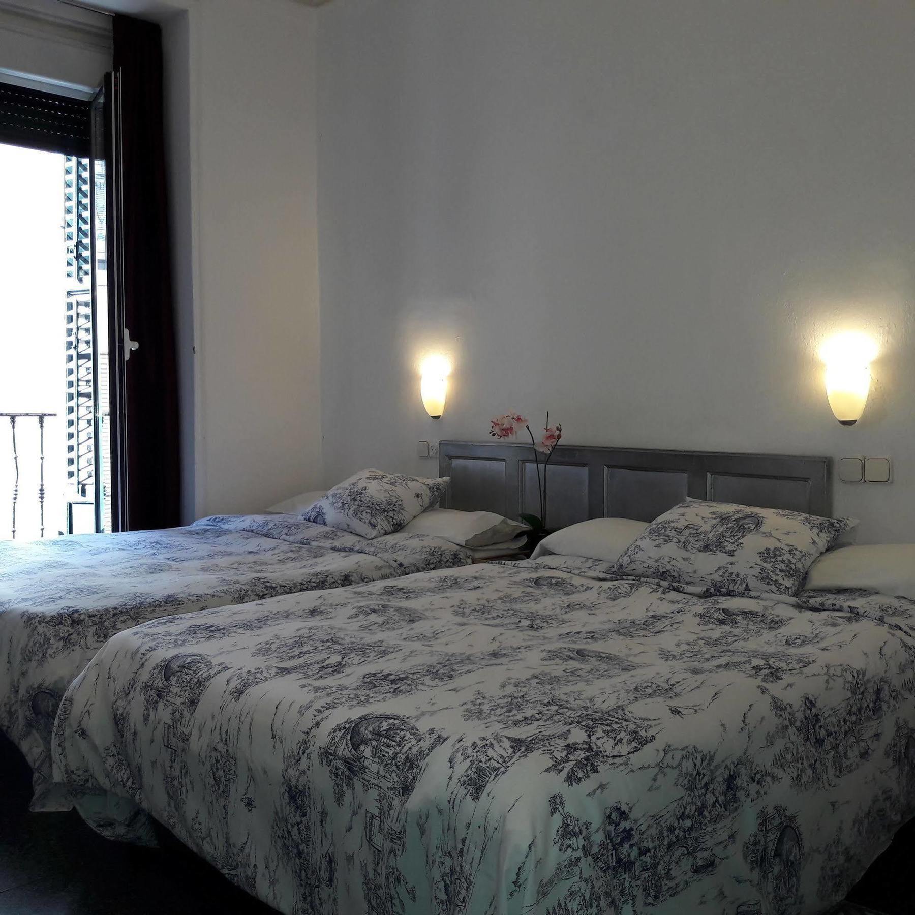 Hostal Casa Chueca Madrid Exteriör bild